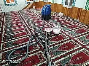 Profesyonel cami halısı temizleme makinesi ile yıkama işlemi