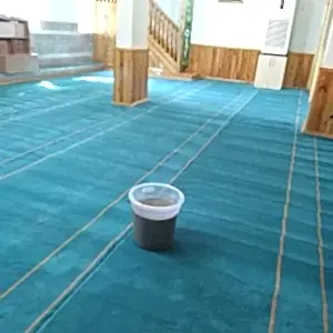 Profesyonel cami halısı temizleme makinesi ile yıkama işlemi